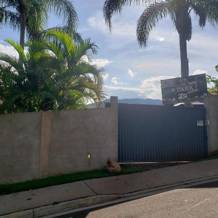 Cabana Hostel Sobrado Ecopark Águas de São Pedro Bagian luar foto